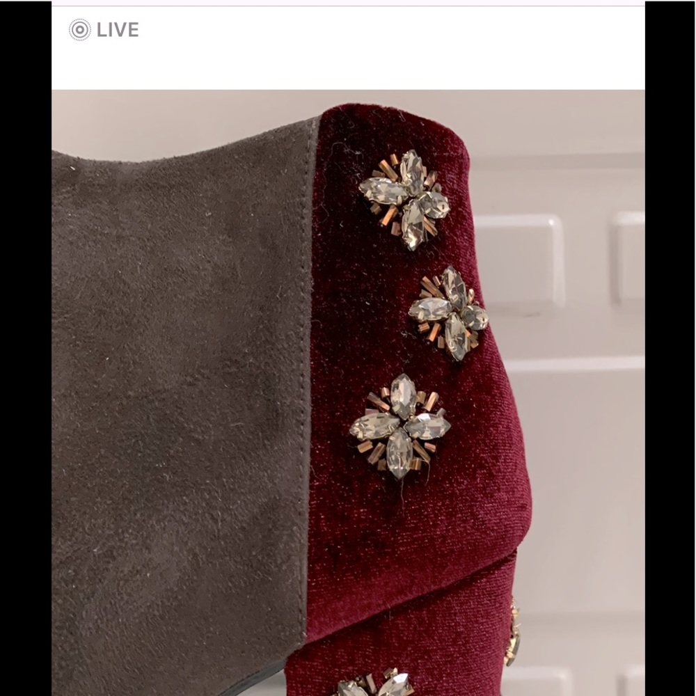 NWT gemstone embellished booties. Sz.9 - Picture 6 of 8